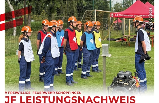 Mehrere Jugendfeuerwehrmitglieder treten an im Rahmen eines Leistungswettbewerbs für einen Löschangriff